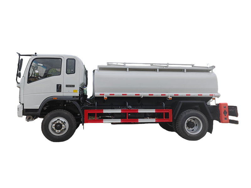 HOWO 4×4 6000 liters diesel bowser truck