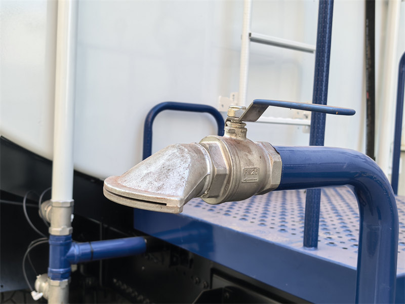 HOWO heavy duty water tanker truck