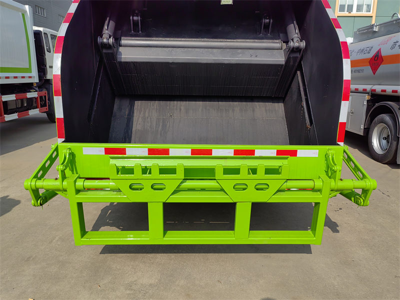 Howo garbage compactor truck